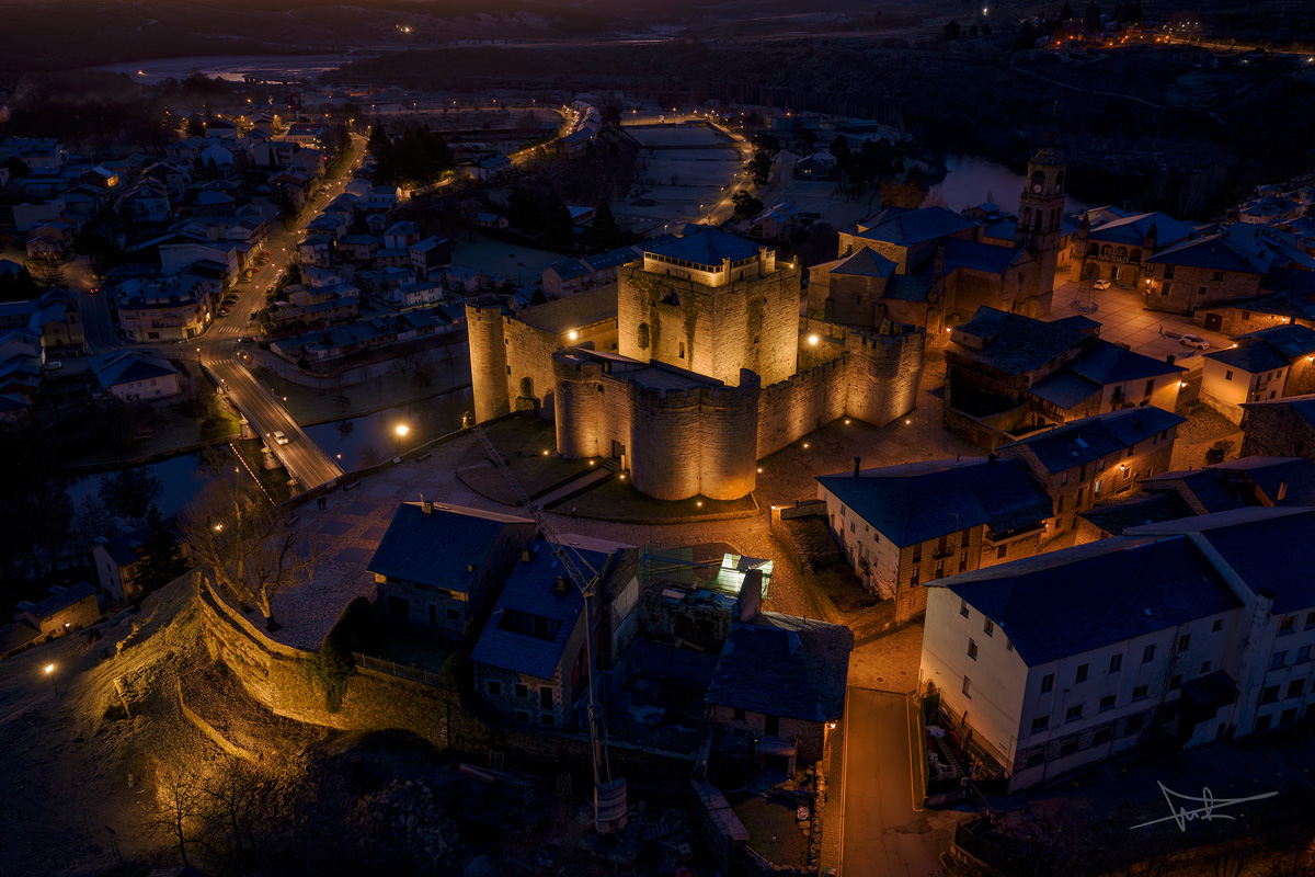 Castillo Puebla de Sanabria noche iluminación